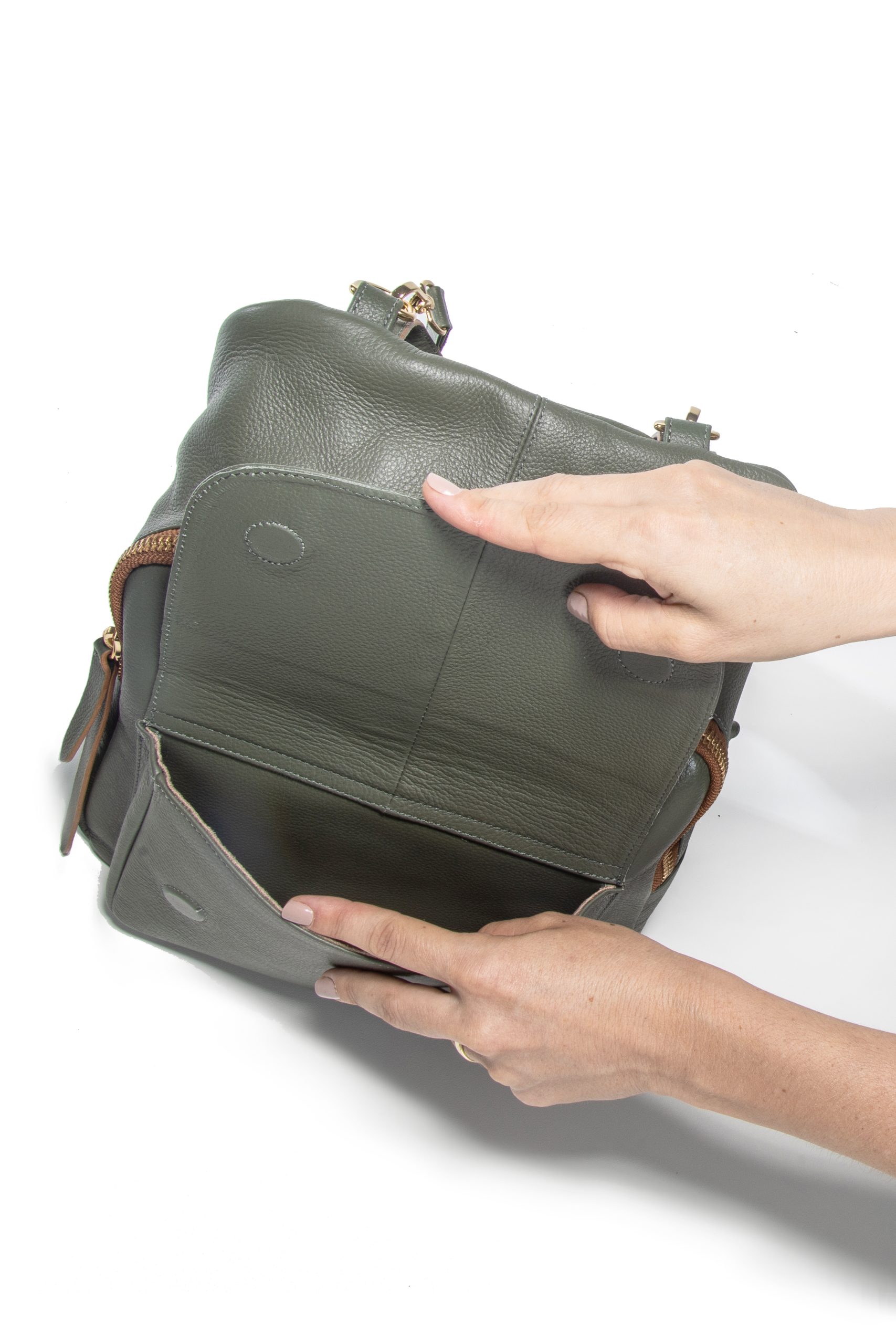 mochila-de-couro-bolso frontal- cr1005- crizzapi