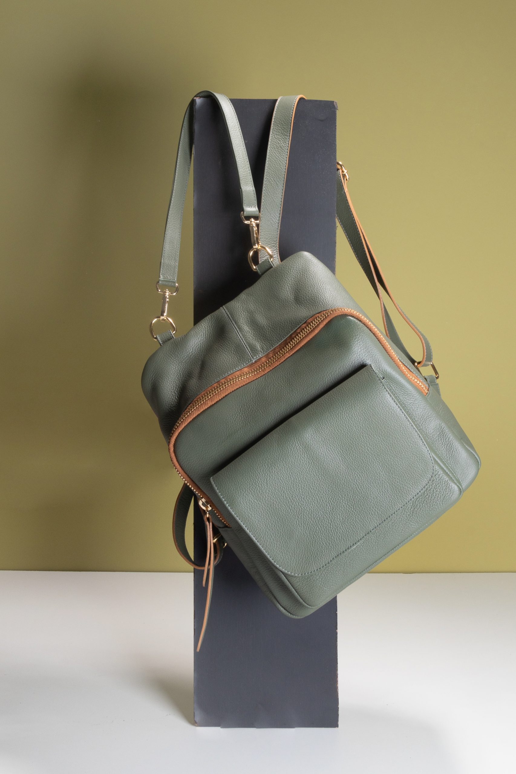 Mochila de couro-bolso externo-cr1005-crizzapi1